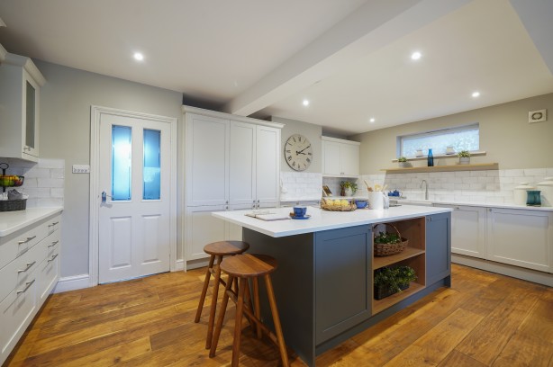 Welcoming Shaker Kitchen